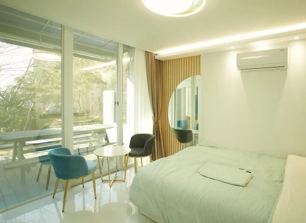 Whity Pension Incheon Guest house