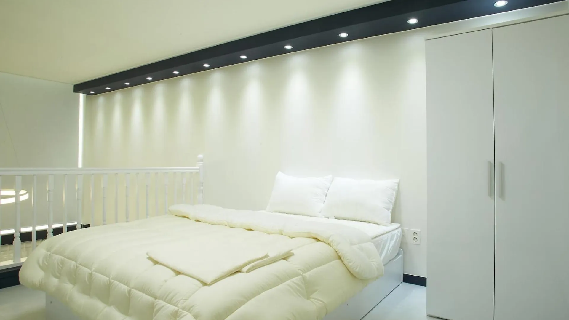 Whity Pension Incheon Guest house
